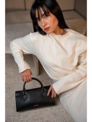 Christian Laurier Skórzana torebka "Alexine" w kolorze czarnym - 29,5 x 14,5 x 7 cm rozmiar: onesize. Czarne torebki klasyczne damskie Christian Laurier, z materiału, przez ramię, bez dodatków. Za 260.99 zł.