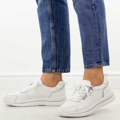 Białe skórzane półbuty damskie Jezzi 9784. Białe półbuty damskie Jezzi, na jesień, bez wzorów, ze skóry, z okrągłym noskiem, bez obcasa, na płaskiej podeszwie, bez zapięcia. Za 229.00 zł.