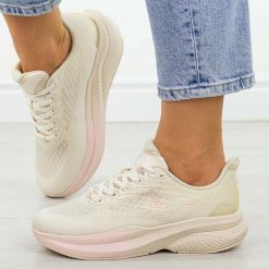 Różowe przewiewne buty damskie McArthur Mc21w. Czerwone obuwie sportowe damskie McArthur, z dresówki, do biegania. Za 199.00 zł.