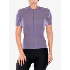 Koszulka rowerowa damska Rab Cinder Jersey. Fioletowe koszulki damskie RAB, bez wzorów, z jersey, bez kołnierzyka, bez ramiączek. Za 429.99 zł.