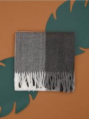 Szalik - wielobarwny. Szaliki damskie Sinsay, bez wzorów, z materiału. Za 29.99 zł.