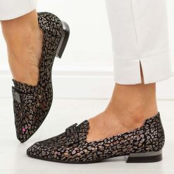 Czarne ażurowe skórzane półbuty damskie Cambell 35307. Czarne półbuty damskie Cambell, na lato, w ażurowe wzory, z materiału, bez obcasa, na obcasie, bez zapięcia. Za 229.00 zł.