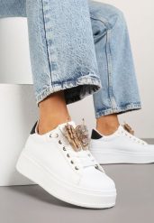 Biało-Czarne Sneakersy na Platformie z Odpinaną Aplikacją w Kształcie Motyla Ravlimi. Białe obuwie sportowe damskie Born2be, z jeansu, bez zapięcia. Za 69.99 zł.