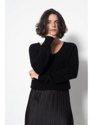 AUTHENTIC CASHMERE Kaszmirowy sweter "Giusalet" w kolorze czarnym rozmiar: L. Czarne swetry klasyczne damskie AUTHENTIC CASHMERE, l, z kaszmiru, bez kołnierzyka. Za 347.99 zł.