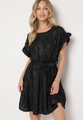 Czarna Sukienka Ozdobiona Falbankami i Paskiem Izulira. Czarne sukienki damskie Born2be, bez wzorów, eleganckie, bez ramiączek. W wyprzedaży za 72.24 zł.