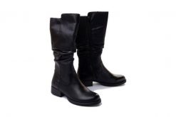 RIEKER Z9563-00 black, kozaki damskie. Czarne kozaki damskie Rieker, na zimę, z gumy, bez obcasa, na obcasie, bez zapięcia. Za 479.90 zł.