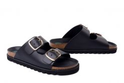 DR. BRINKMANN 700925-01 schwarz, klapki damskie. Czarne klapki damskie Dr. Brinkmann, bez wzorów, ze skóry, bez obcasa, bez zapięcia. Za 349.90 zł.