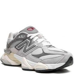 New Balance 9060 Rain Cloud. Brązowe obuwie sportowe damskie New Balance, z materiału, bez zapięcia, do biegania. Za 814.05 zł.