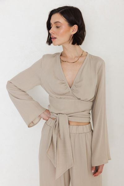 BLUZKA TAYLOR PIASKOWA L - Flawless. Bluzki damskie Flawless, l, bez wzorów, eleganckie, bez kołnierzyka, bez ramiączek. Za 208.50 zł.