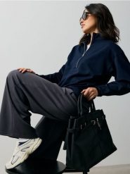 Bluza half-zip z wiskozą - granatowy. Niebieskie bluzy damskie Sinsay, l, bez wzorów, z wiskozy, bez kaptura. Za 59.99 zł.