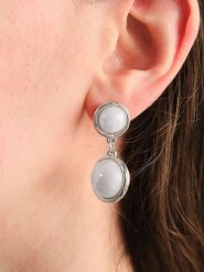 Heliophilia Kolczyki-wkrętki z cyrkoniami rozmiar: onesize. Szare kolczyki damskie Heliophilia, z cyrkonią, metalowe. Za 30.99 zł.