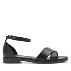 Sandały Lasocki. Czarne sandały damskie Lasocki, bez wzorów, bez obcasa, na płaskiej podeszwie, bez zapięcia. Za 199.99 zł.