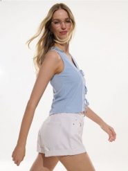 Szorty jeansowe mom high waist - kremowy. Białe spodenki sportowe damskie Sinsay, l, bez wzorów, z jeansu, z podwyższonym stanem. Za 49.99 zł.