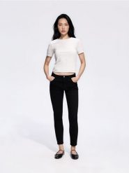 Jeansy slim fit - czarny. Czarne jeansy damskie Reserved. Za 99.99 zł.