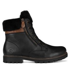 Botki Remonte. Czarne botki damskie Remonte, bez obcasa, na płaskiej podeszwie, bez zapięcia. Za 377.99 zł.