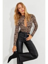 Trendyol Koszulka w kolorze beżowo-czarno-jasnobrązowym rozmiar: M. Brązowe koszulki damskie Trendyol, m, bez wzorów, bez kołnierzyka, bez ramiączek. Za 88.02 zł.