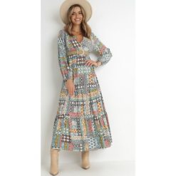 Jasnoniebieska Sukienka z Kopertowym Dekoltem w Patchworkowy Wzór Betey. Niebieskie sukienki damskie Born2be, bez wzorów, z jeansu, eleganckie, bez ramiączek. W wyprzedaży za 63.74 zł.