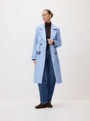 Bawełniany trencz z paskiem - jasnoniebieski. Niebieskie płaszcze damskie Reserved, l, bez wzorów, z bawełny, bez kaptura. Za 279.99 zł.