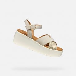 Sandały GEOX D XAND 2.2S Jasnobrązowy. Brązowe sandały damskie Geox, bez wzorów, ze skóry, bez obcasa, bez zapięcia. Za 433.99 zł.