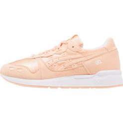 ASICS GELLYTE GS Tenisówki i Trampki apricot ice. Pomarańczowe buty sportowe chłopięce Asics, z materiału. Za 349.00 zł.