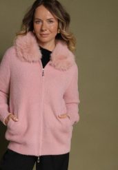 Różowy Kardigan z Wełną z Futrzanym Kołnierzem Zapinany na Suwak Sistte. Czerwone kardigany damskie Born2be, s, bez wzorów, z futra. Za 119.99 zł.