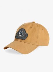 Czapka z daszkiem Fjallraven Classic Badge Cap. Brązowe czapki z daszkiem damskie Fjällräven, na lato, bez wzorów, z bawełny. Za 164.99 zł.