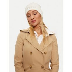 Czapka Guess. Brązowe czapki damskie Guess, na zimę, z aplikacjami. Za 149.99 zł.