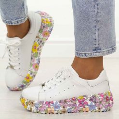 Białe skórzane sneakersy damskie na platformie Filippo Dp7507/26. Białe obuwie sportowe damskie Filippo, na jesień, z jeansu, bez zapięcia, trekkingowe. Za 239.00 zł.