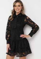 Czarna Sukienka w Stylu Boho z Koronkowej Tkaniny Wiązana Przy Szyi Asavie. Czarne sukienki damskie Born2be, bez wzorów, z koronki, boho, bez ramiączek. W wyprzedaży za 169.99 zł.