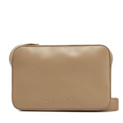 Torebka Calvin Klein. Brązowe listonoszki damskie Calvin Klein, bez wzorów, bez dodatków. Za 229.99 zł.
