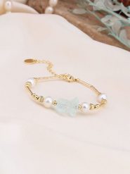 Pierres de Jade Pozłacana bransoletka z perłami i opalami rozmiar: onesize. Białe bransoletki damskie Pierres de Jade, pozłacane. Za 39.99 zł.