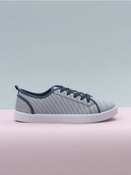 Trampki - wielobarwny. Trampki damskie Sinsay, bez wzorów, bez zapięcia. Za 25.99 zł.