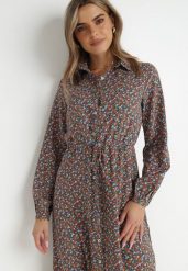 Ciemnozielona Sukienka Hesolis. Zielone sukienki damskie Born2be, z aplikacjami, klasyczne, bez ramiączek. W wyprzedaży za 118.99 zł.