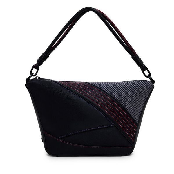 Torebka Desigual. Czarne torebki klasyczne damskie Desigual, bez dodatków. Za 149.99 zł.