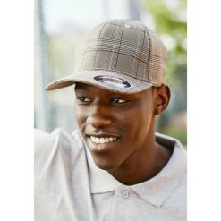 Czapka Flexfit glen. Brązowe czapki z daszkiem damskie FLEXFIT, bez wzorów. Za 137.50 zł.