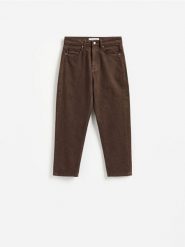Jeansy mom fit z krótszą nogawką - dark grey jeans. Szare jeansy damskie Reserved. Za 129.99 zł.