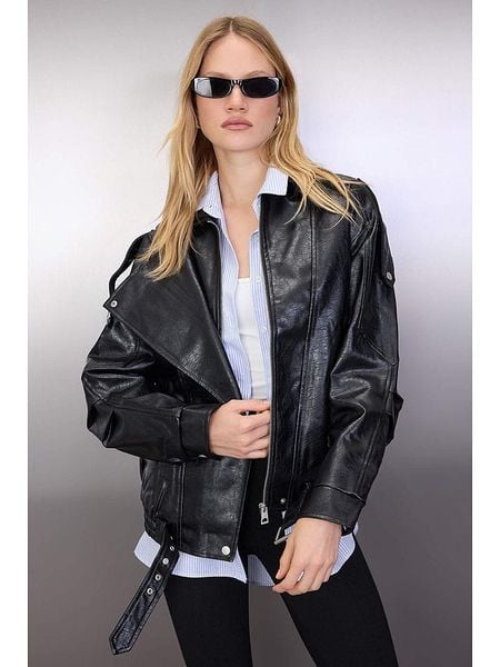 Trendyol Kurtka w kolorze czarnym ze skóry syntetycznej rozmiar: XS. Czarne kurtki damskie Trendyol, xs, bez wzorów, ze skóry, bez kaptura. Za 118.01 zł.