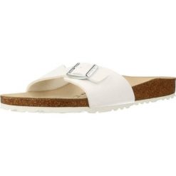 Klapki damskie Birkenstock Madrid BF. Białe klapki damskie Birkenstock, bez wzorów, z materiału, bez obcasa, bez zapięcia. Za 279.00 zł.