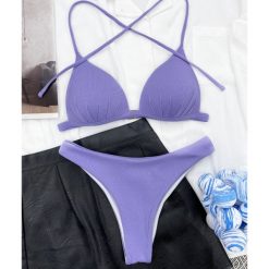 Bikini z figami na plażę i basen Luissa. Białe bikini Intica, bez wzorów. Za 139.00 zł.