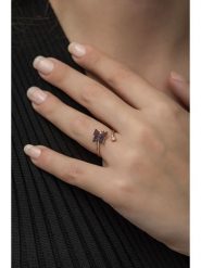 Heliophilia Srebrny pierścionek z cyrkoniami rozmiar: onesize. Szare pierścionki damskie Heliophilia, z cyrkonią, srebrne. Za 60.99 zł.