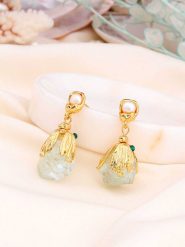 L'Atelier de Gaia Pozłacane kolczyki-wkrętki z perłami i cyrkoniami rozmiar: onesize. Zielone kolczyki damskie L'Atelier de Gaia, z cyrkonią, pozłacane, z zapięciem typu bigiel. Za 52.42 zł.