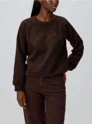 Dzianinowa bluza z haftem - ciemnobrązowy. Brązowe bluzy damskie Reserved, l, bez wzorów, z dzianiny, bez kaptura. W wyprzedaży za 59.99 zł.