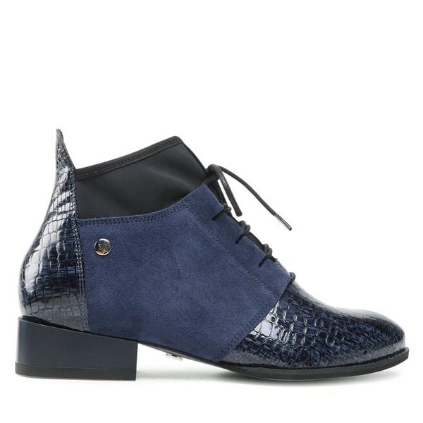 Trzewiki Maciejka. Niebieskie botki damskie Maciejka, bez obcasa, na płaskiej podeszwie, bez zapięcia. Za 339.99 zł.