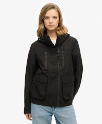 Superdry Kurtka z kapturem Ultimate Tech Windbreaker – Slim, Czarna. Czarne kurtki damskie Superdry, bez wzorów, z kapturem. Za 584.35 zł.