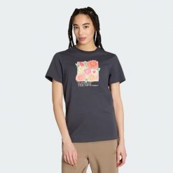 Luźna Koszulka Z Kwiatową Grafiką 2. Szare bluzki damskie Adidas, bez wzorów, sportowe, bez kołnierzyka, bez ramiączek. Za 149.00 zł.