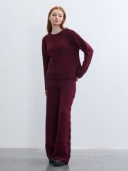 BGN Sweter w kolorze bordowym rozmiar: 34. Czerwone swetry klasyczne damskie BGN, ze splotem, bez kołnierzyka. Za 121.99 zł.