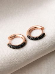 Lodie Silver Srebrne kolczyki-kreole z cyrkoniami rozmiar: onesize. Szare kolczyki damskie Lodie Silver, z cyrkonią, srebrne. Za 146.45 zł.