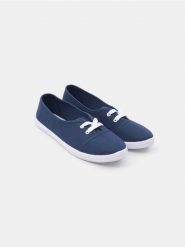Trampki - granatowy. Niebieskie trampki damskie Sinsay, bez wzorów, bez zapięcia. Za 15.99 zł.