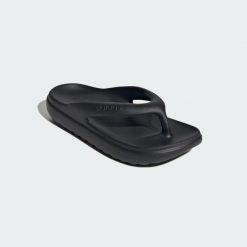KLAPKI ADILETTE LUMIA. Czarne klapki damskie Adidas, bez wzorów, z dresówki, bez obcasa, bez zapięcia. Za 119.00 zł.