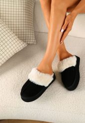 Czarne Kapcie z Ekozamszu na Grubej Podeszwie z Ozdobnym Przeszyciem i Futerkiem Iindriala. Czarne kapcie damskie Born2be. Za 69.99 zł.